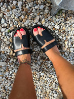 On Vacay - H sliders, sandals with strap detail - black
