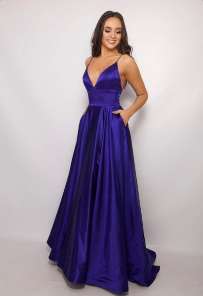 bailey prom dress our 'Amanda' prom dress on the stunning @gabriellatbailey , explore our BB x Gabi Bailey Prom Edit online now
